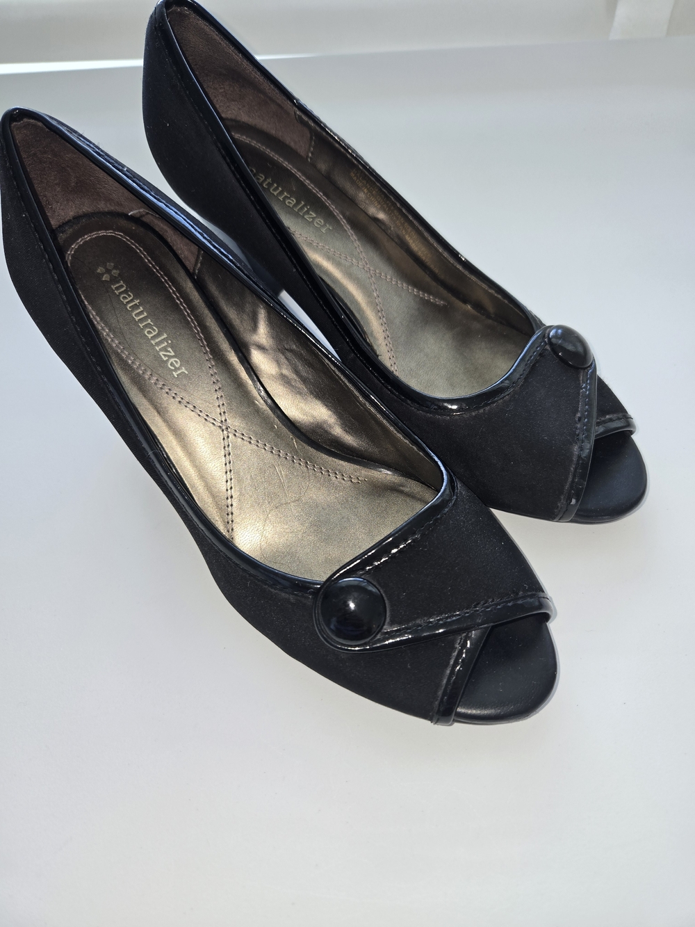 Naturalizer Black Peep Toe Pumps Heel Button Detail Accent Slip On Shoes Size 8